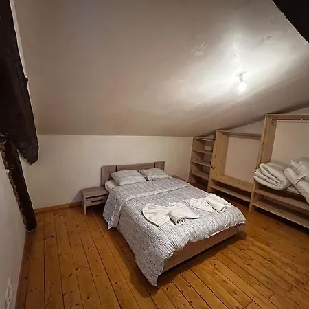 Pepite Rare 8 Personnes Au Coeur Battant Du Vieux Lyon
