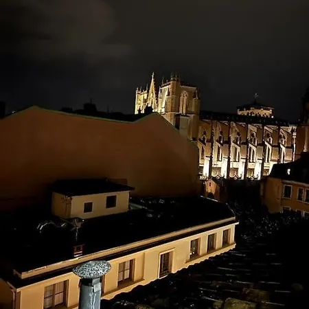 Pepite Rare 8 Personnes Au Coeur Battant Du Vieux Appartement Lyon